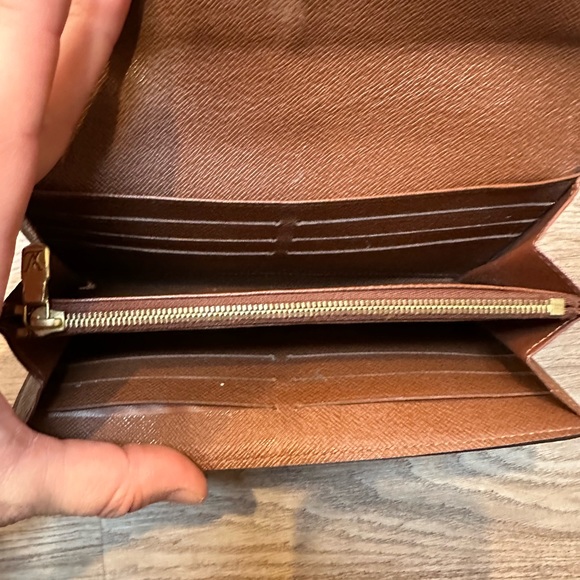 Louis Vuitton Sarah Wallet - Picture 7 of 12